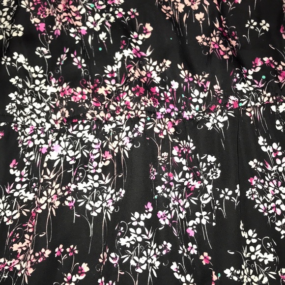 Socialite Flowy Flower Dress - Picture 4 of 6